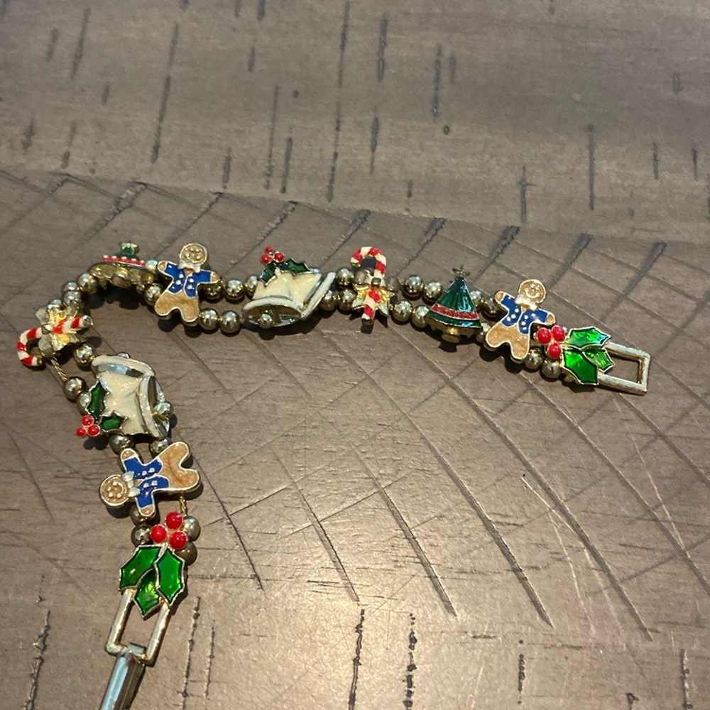 Vintage Avon Women's Christmas Enamel Charm Bracelet with Extender Link